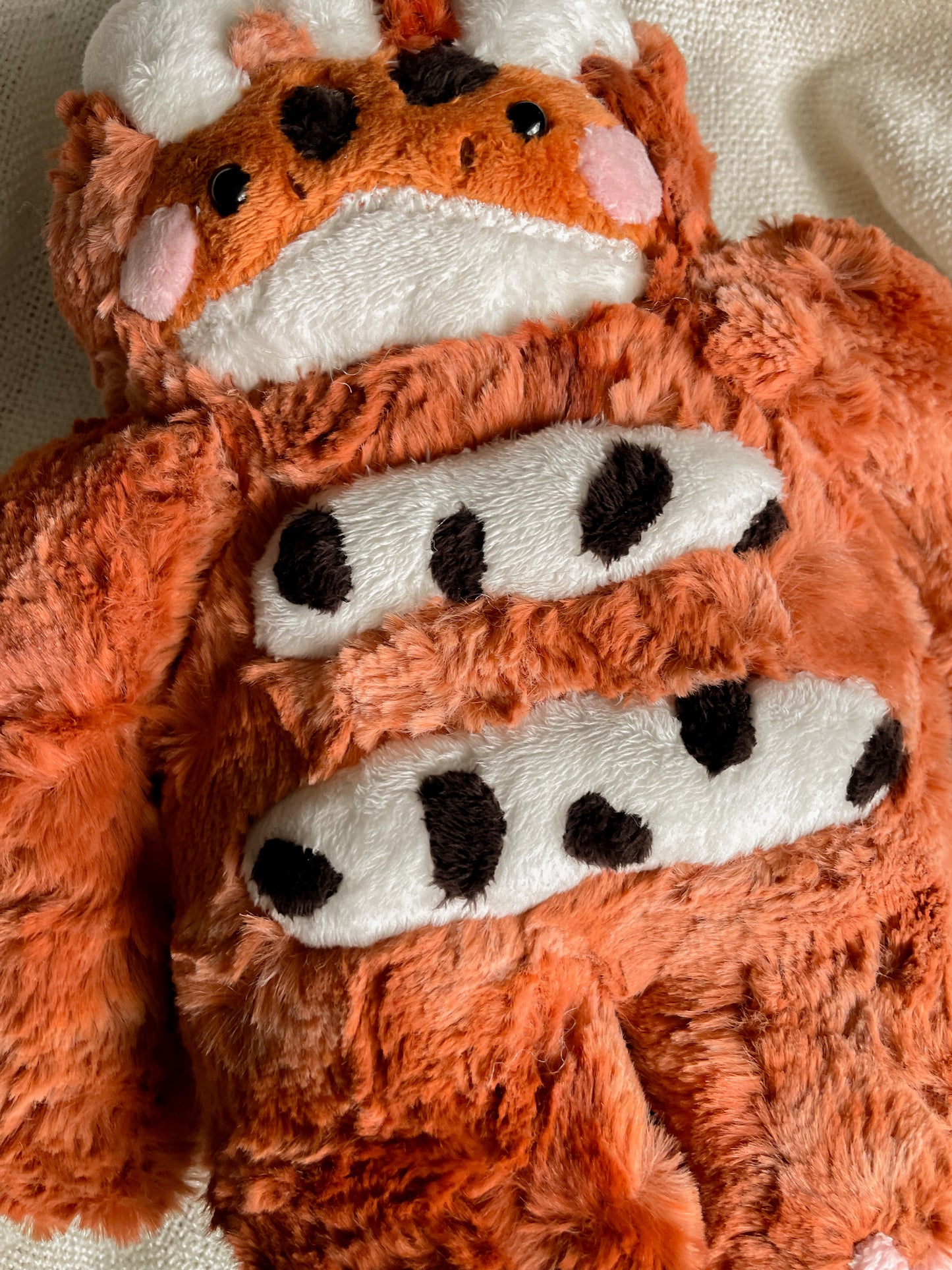 Carly the Carrot Cake Gecko (OOAK)